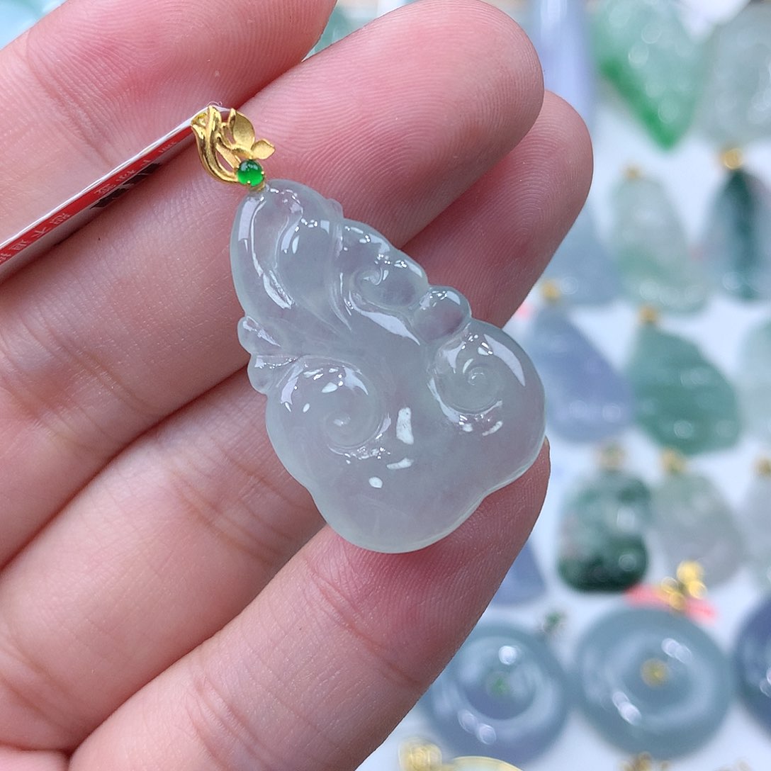 翡翠颈饰18K金镶嵌如意
