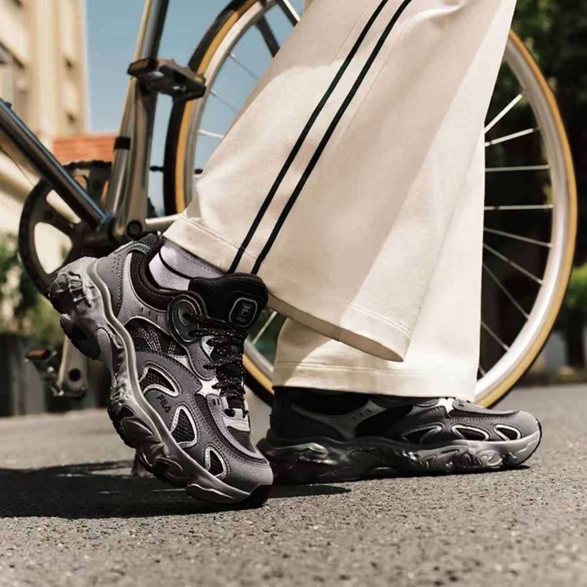Fila/斐乐【易烊千玺同款】飓风鞋流光风老爹鞋秋厚底鞋F12M532154F