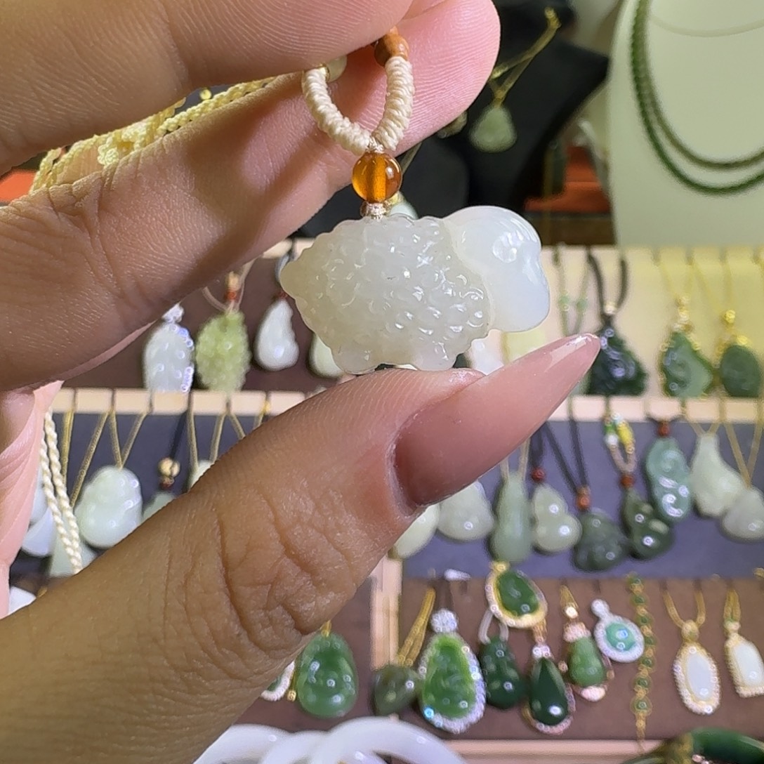 和田玉未镶嵌颈饰