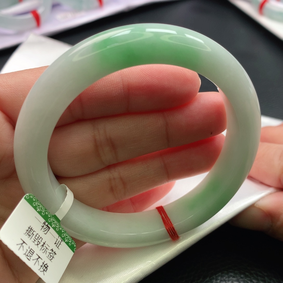 翡翠手镯未镶嵌缅甸55.56