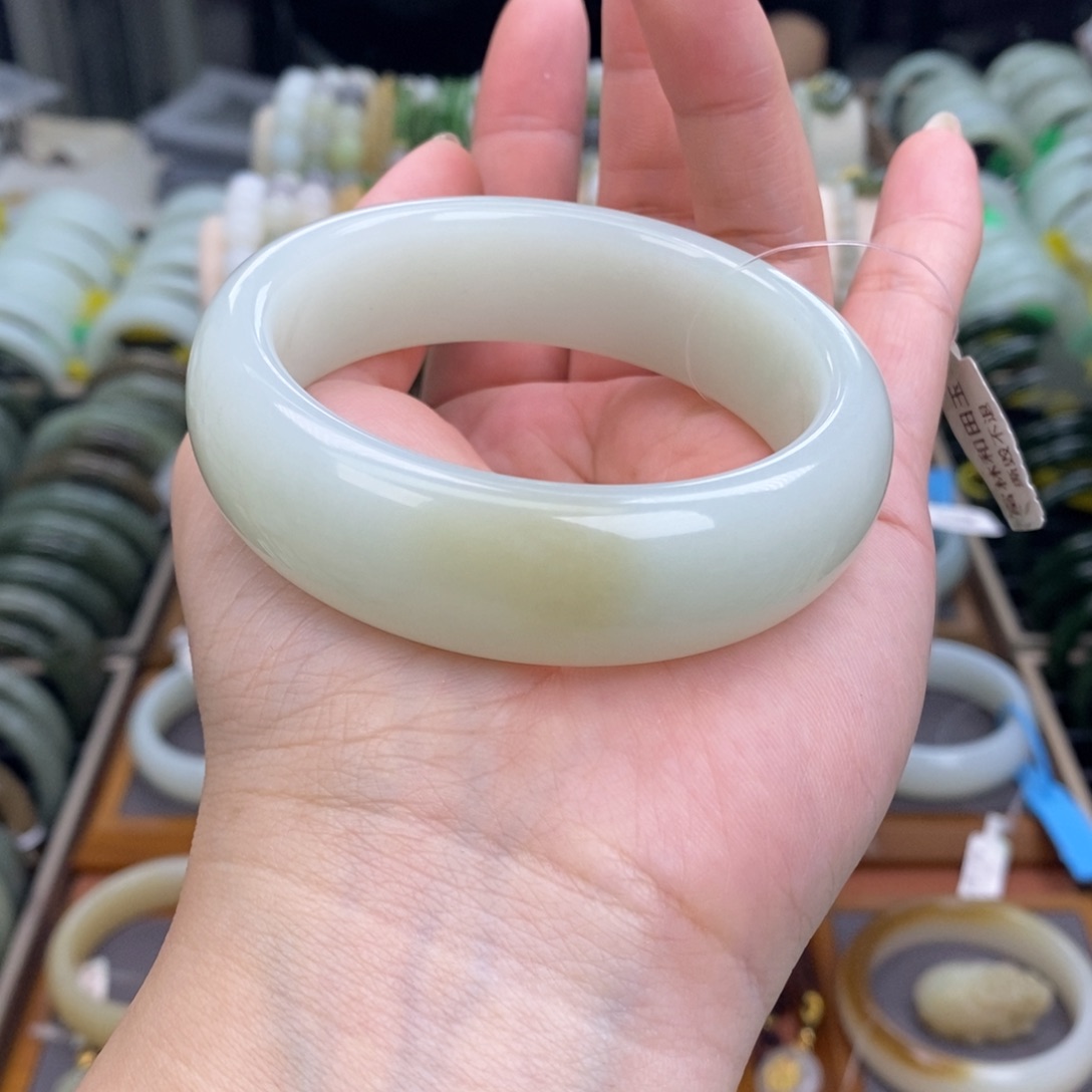 未镶嵌手镯和田玉