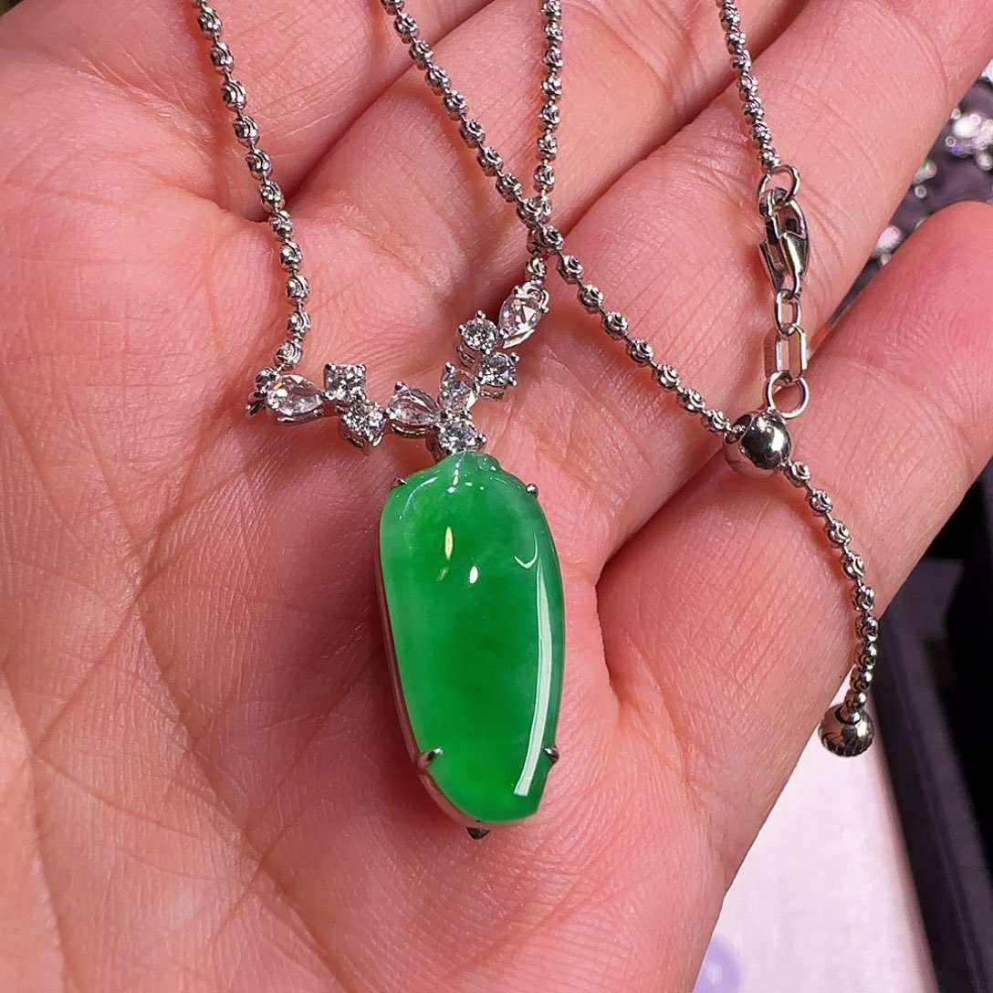 翡翠18K金镶嵌颈饰