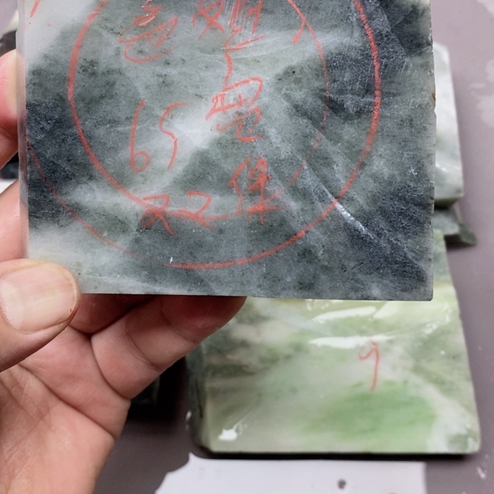 孟***姐独山玉未镶嵌手镯手镯定制