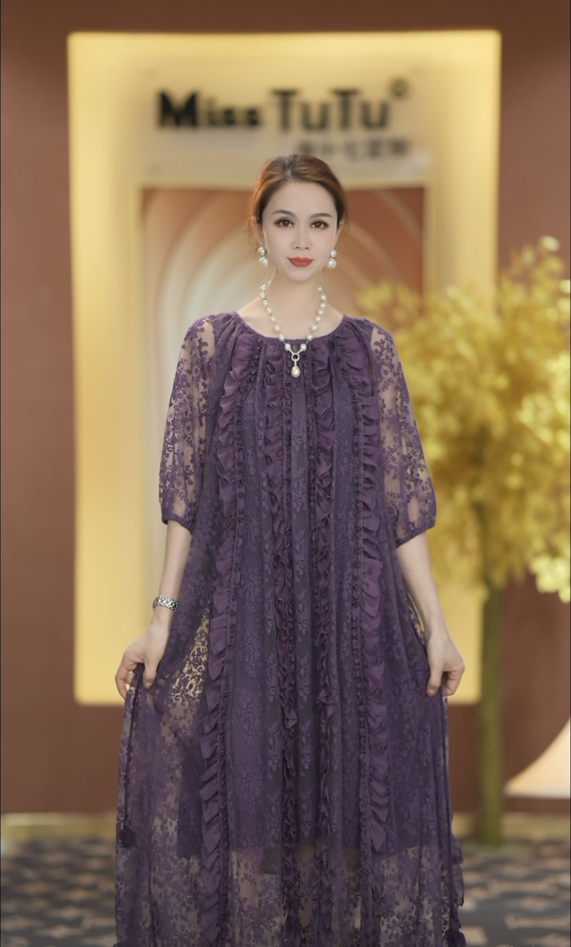 MissTuTu2025高级感轻奢优雅时尚气质蕾丝刺绣显瘦连衣裙