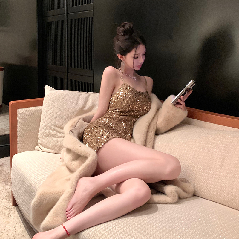 Chill巧儿闪耀新星 挚爱爆闪亮片性感修身收腰吊带裙连衣裙