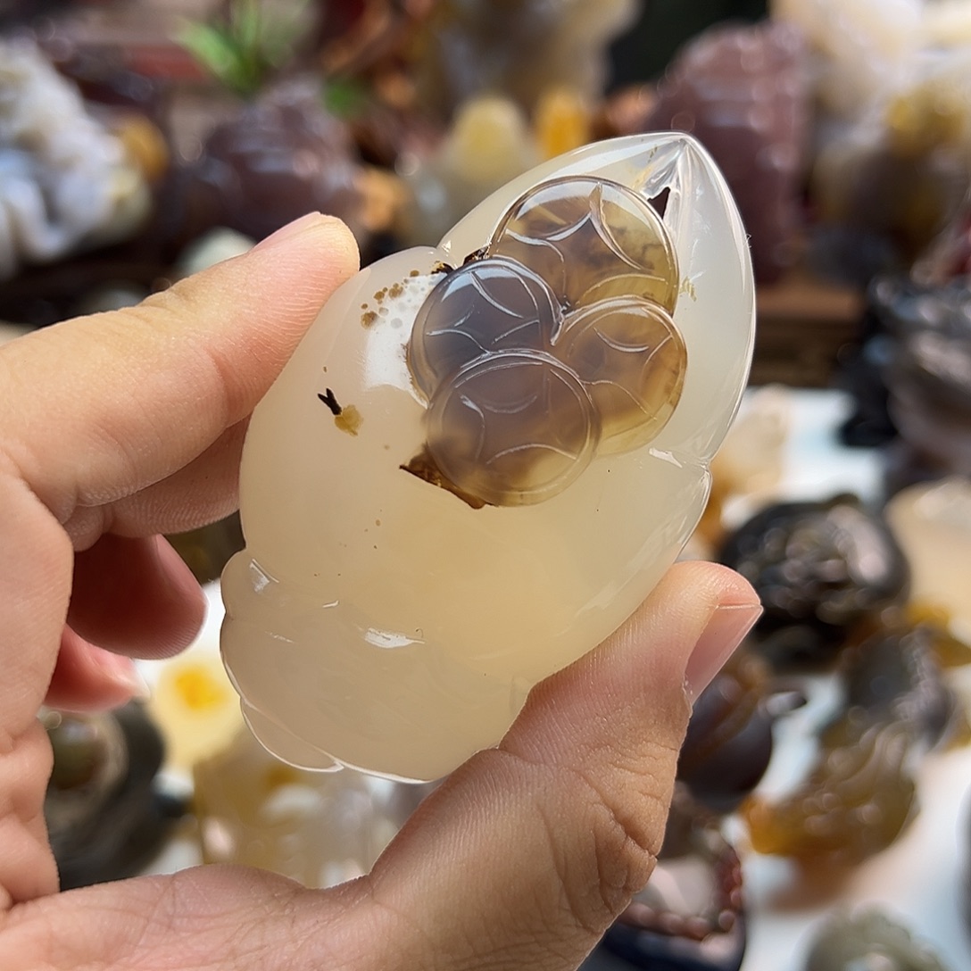 老***在玛瑙/玉髓未镶嵌颈饰