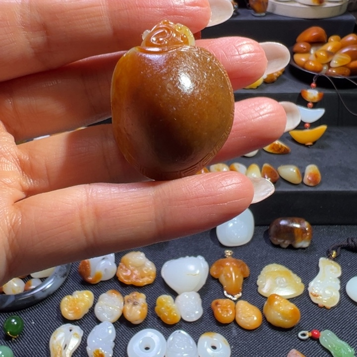 会***鱼和田玉未镶嵌颈饰