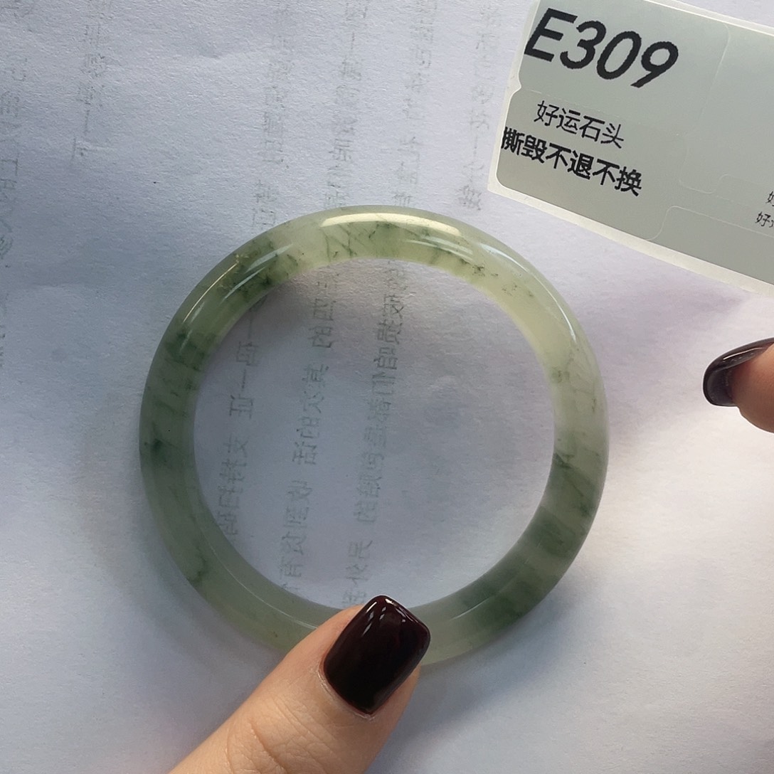 美****石英质玉（天山翠）未镶嵌手镯