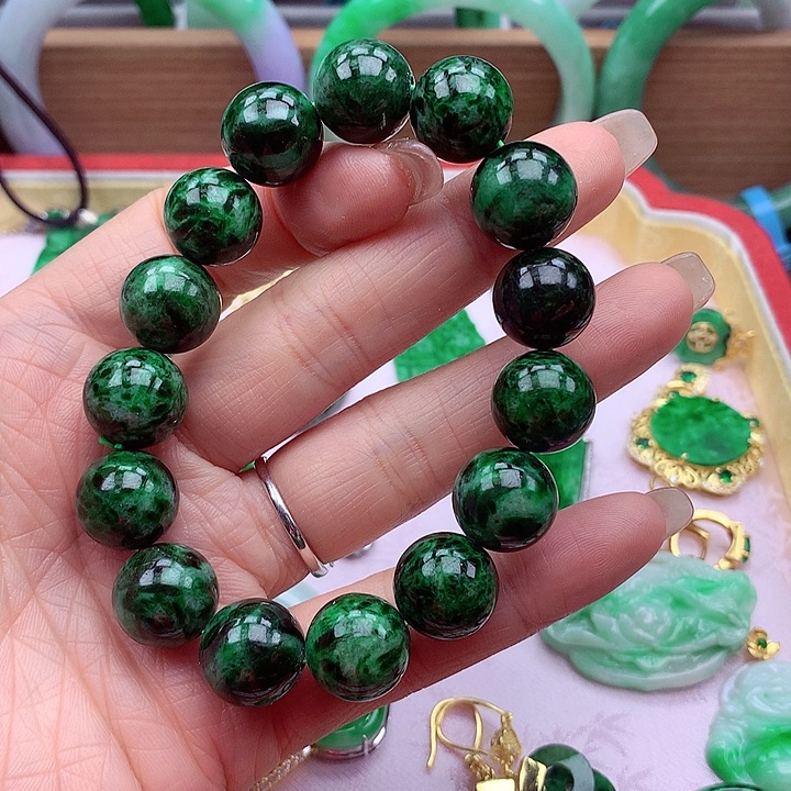 翡翠颈饰未镶嵌翡翠