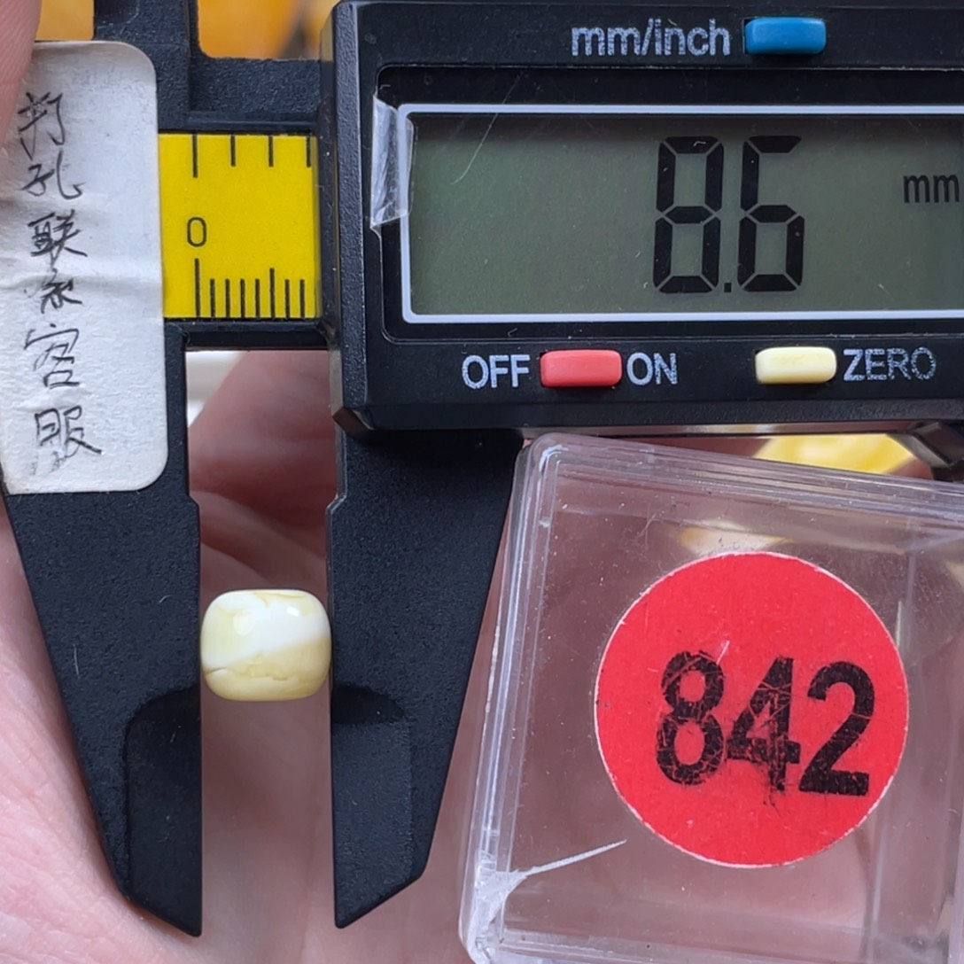 蜜蜡未镶嵌珠宝奇石