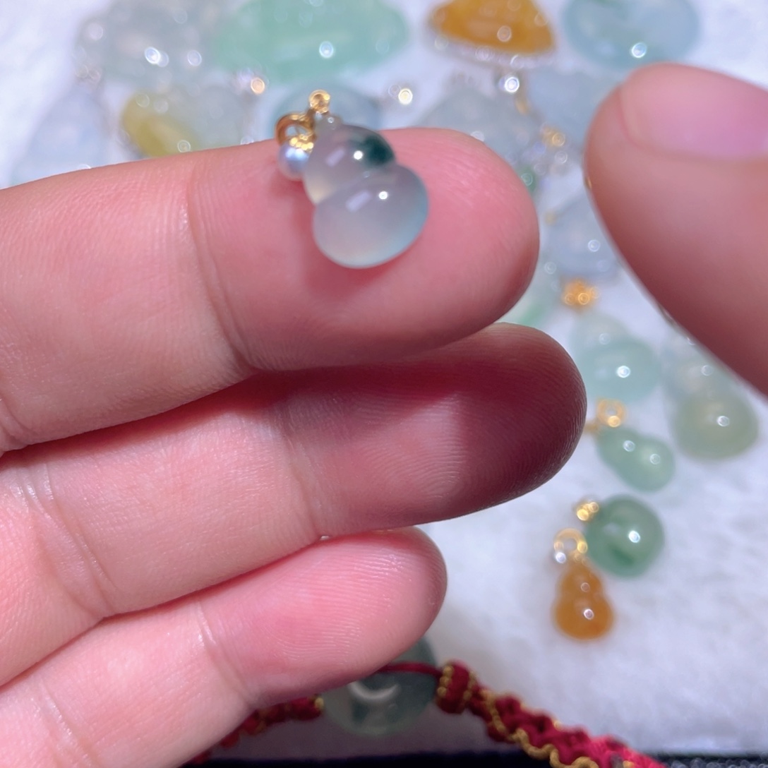 海***️翡翠18K金镶嵌颈饰