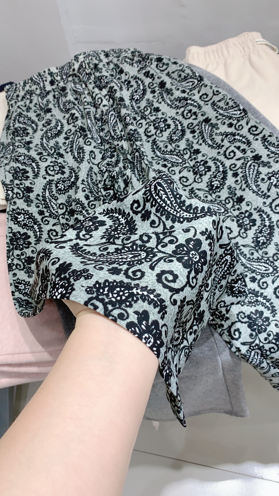 宝衣家  腰果花冰丝直筒凉凉拖地裤