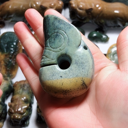 岫岩河磨玉（透闪石质玉）把件未镶嵌