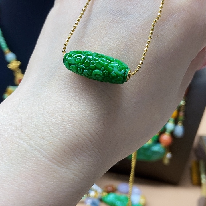 翡翠未镶嵌颈饰吊坠