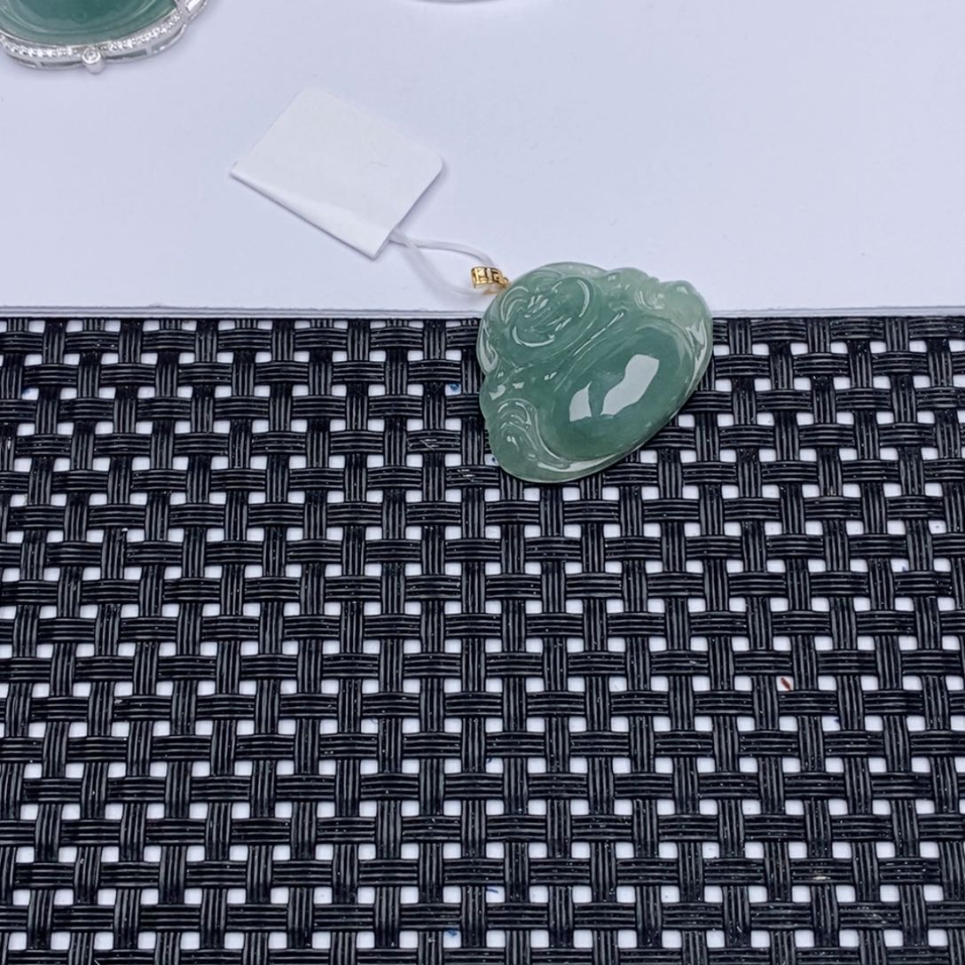 18K金镶嵌挂件翡翠