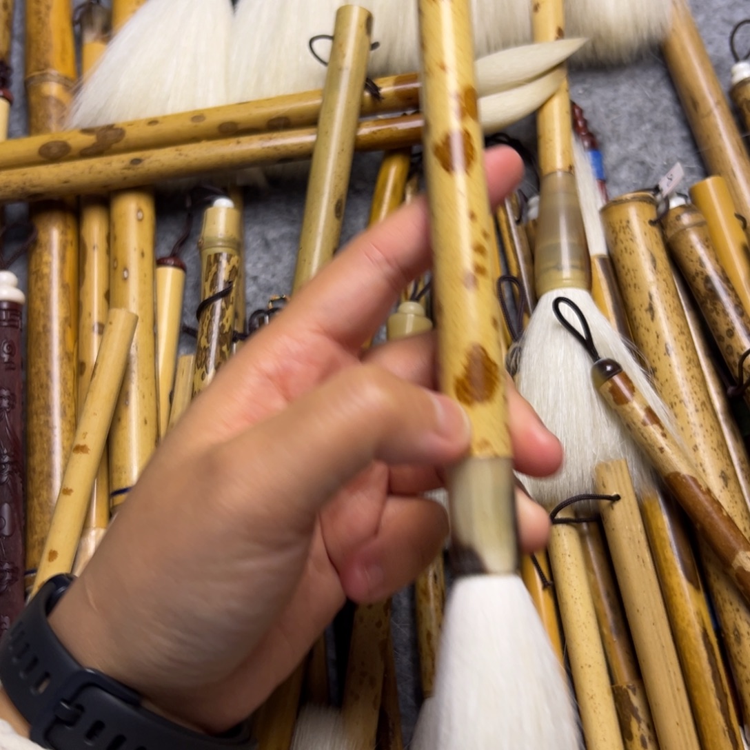 羊毫1只 出锋5.5 口径1.3 杆如图 只能清水试笔