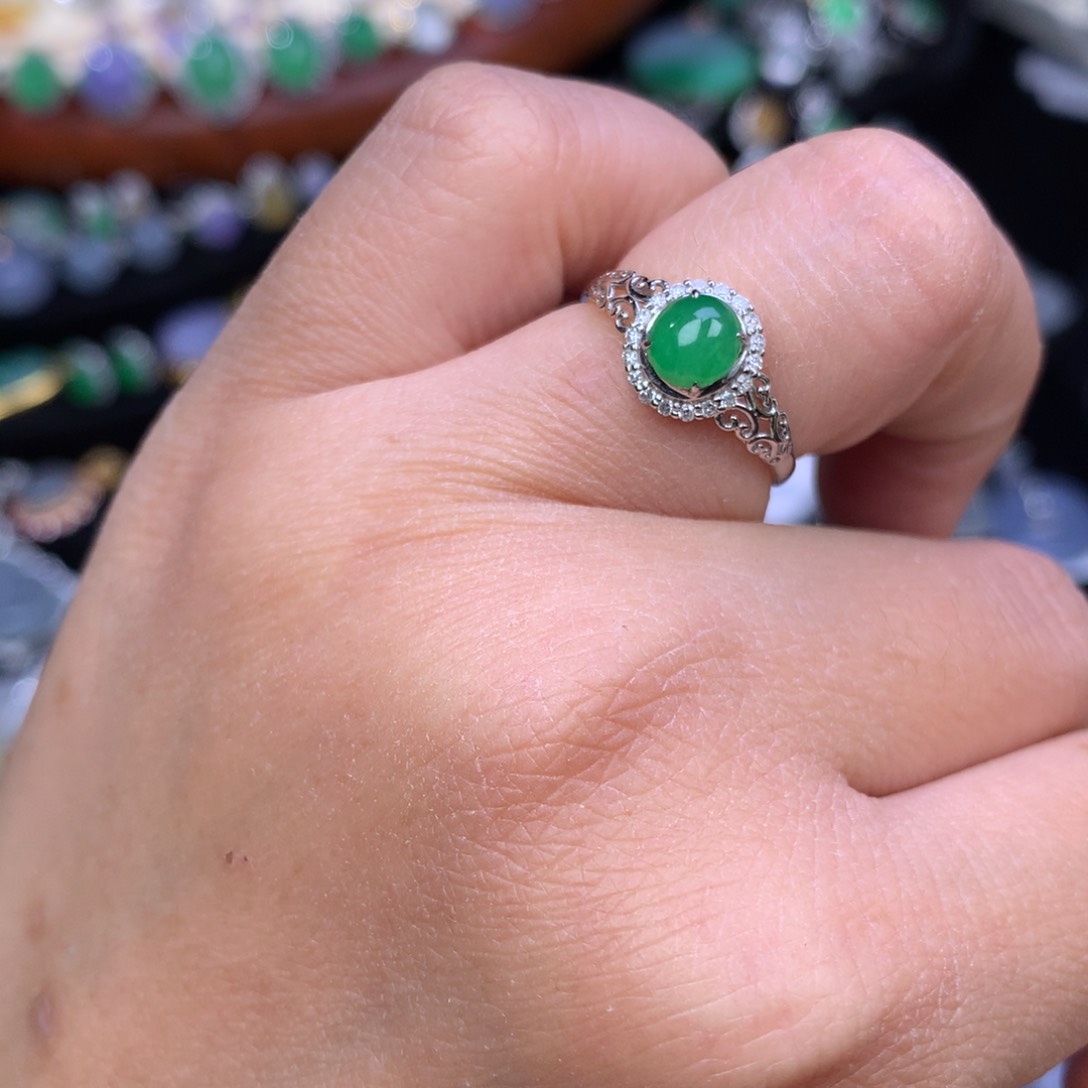 翡翠戒指18K金镶嵌蛋面戒指