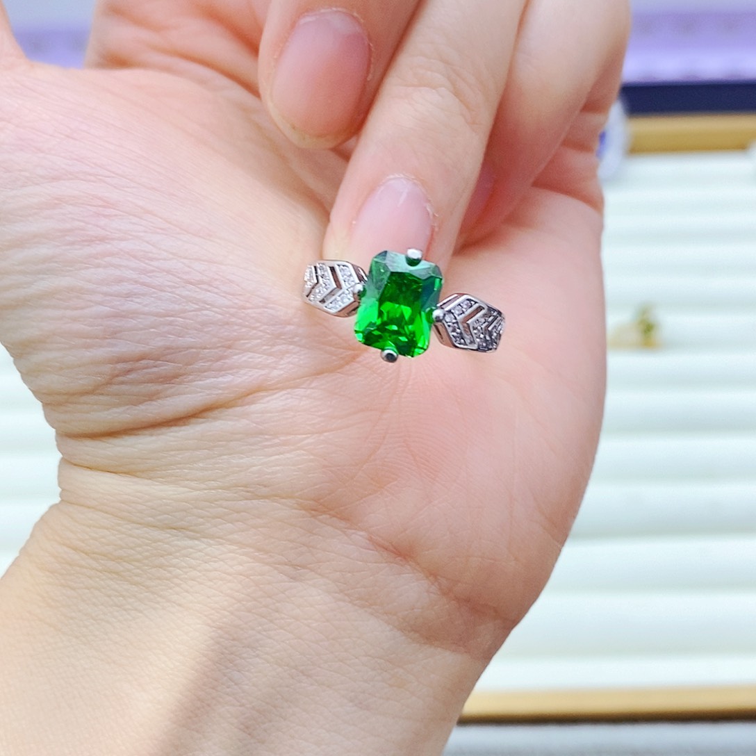 未镶嵌戒指祖母绿