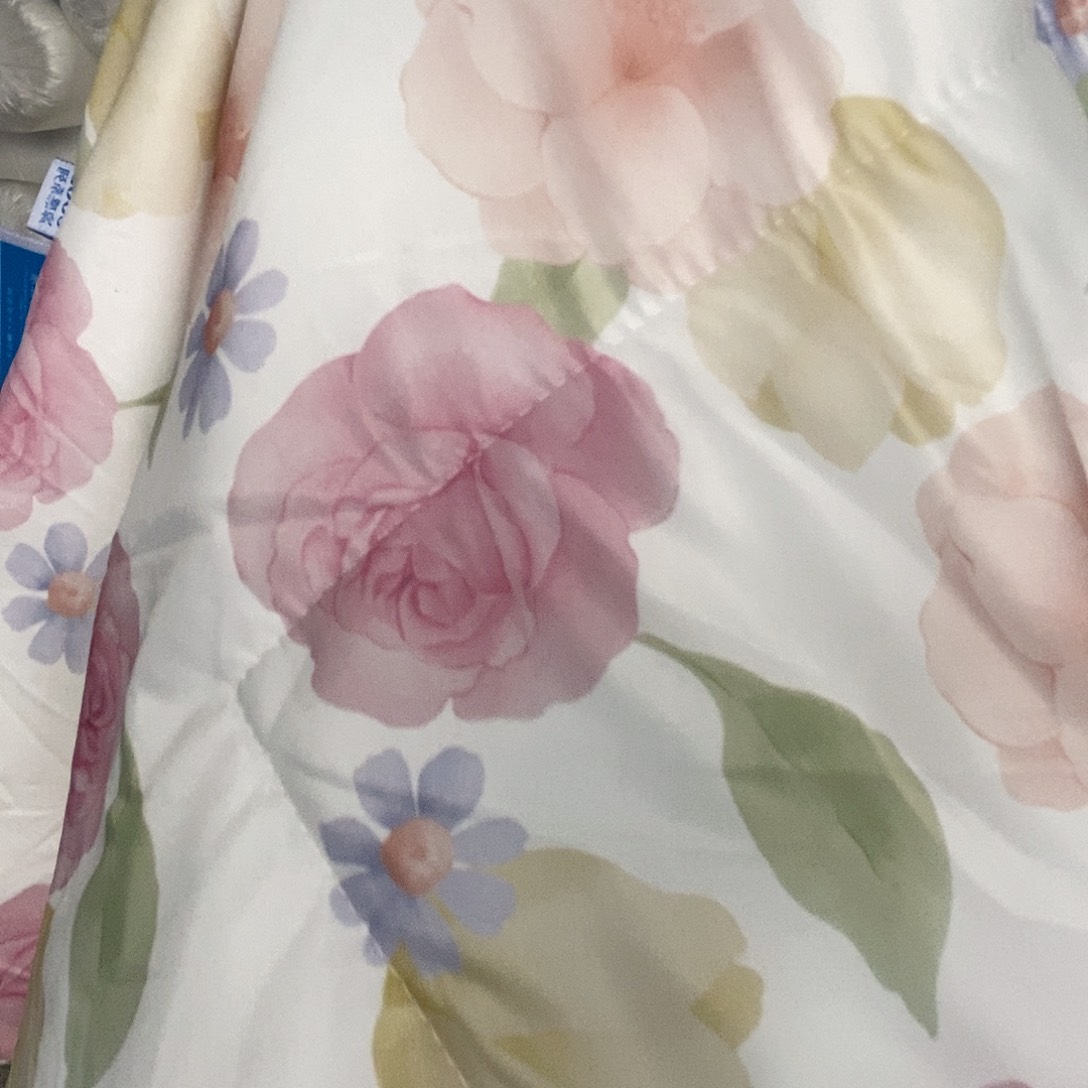聚酯纤维红色花朵夏被