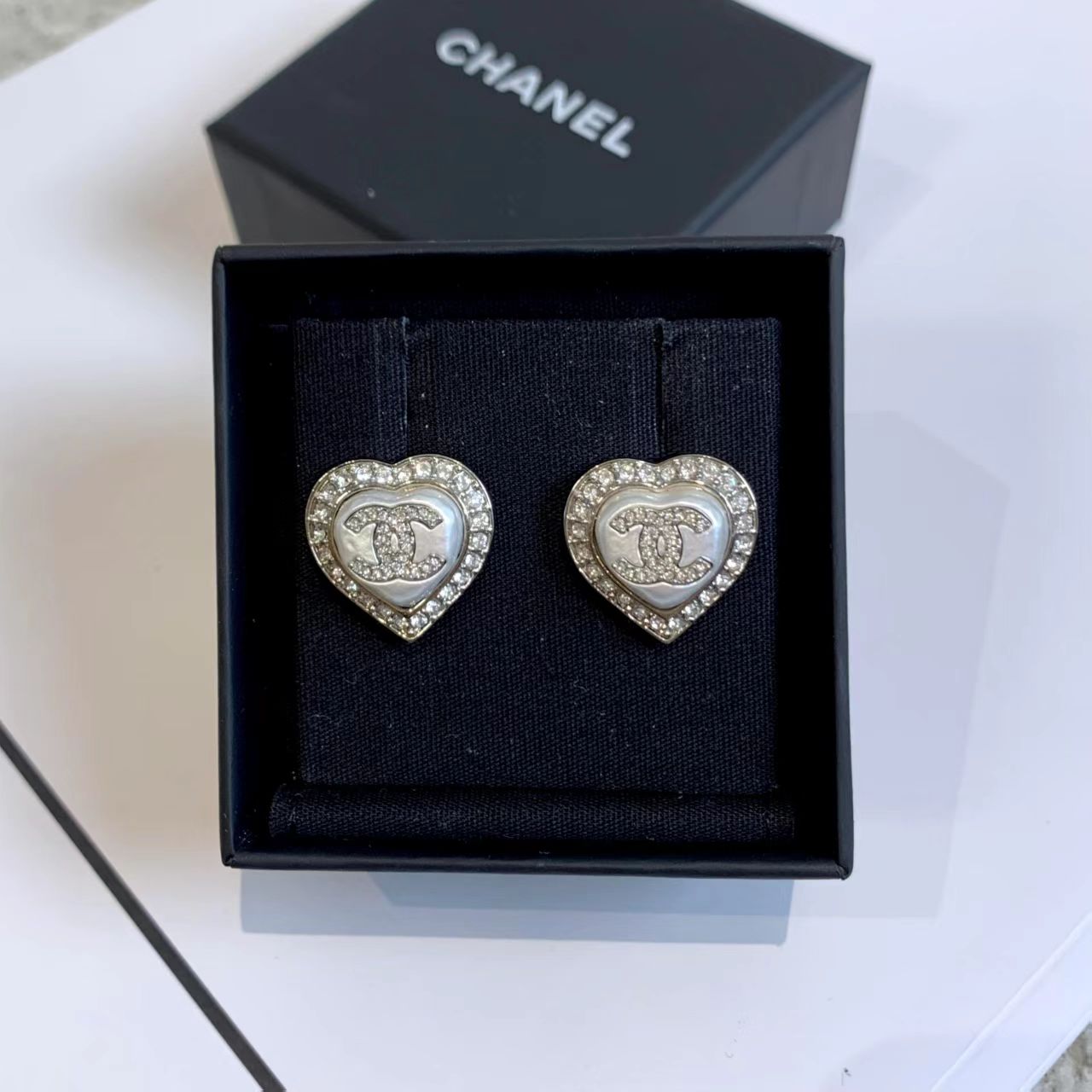 99新 Chanel/香奈儿 壹臻/ 23B满钻桃心耳钉 46897826