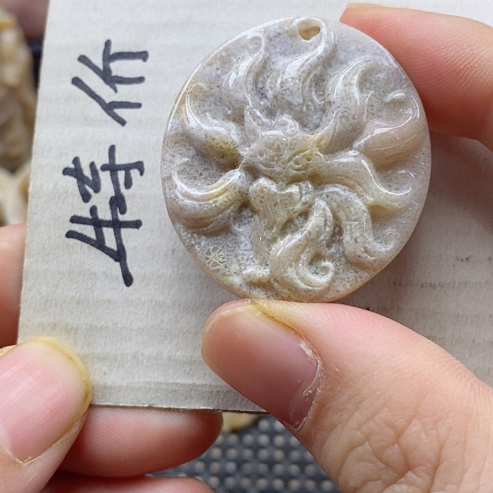 硅化珊瑚（珊瑚玉）颈饰未镶嵌