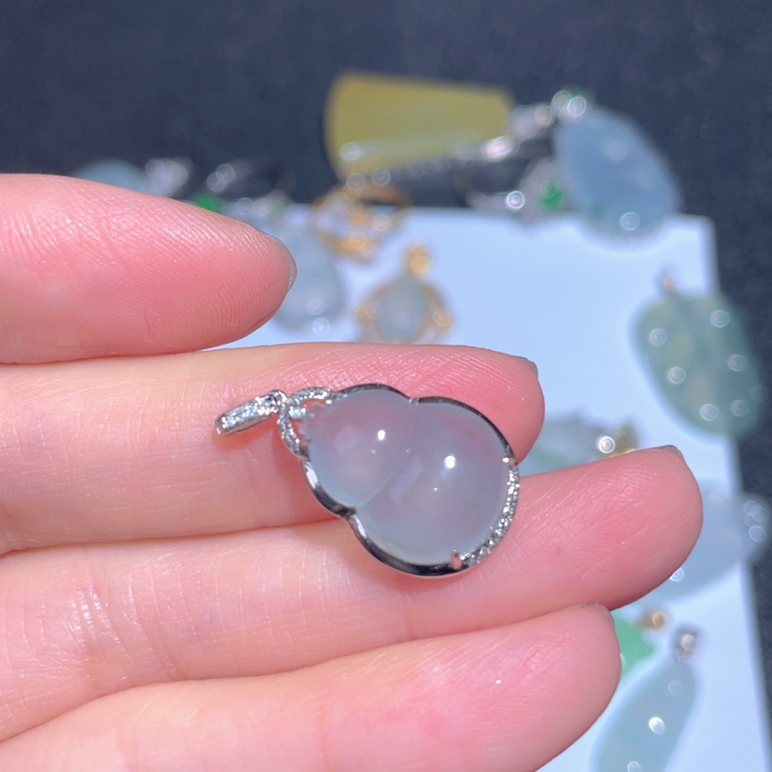 翡翠颈饰18K金镶嵌翡翠