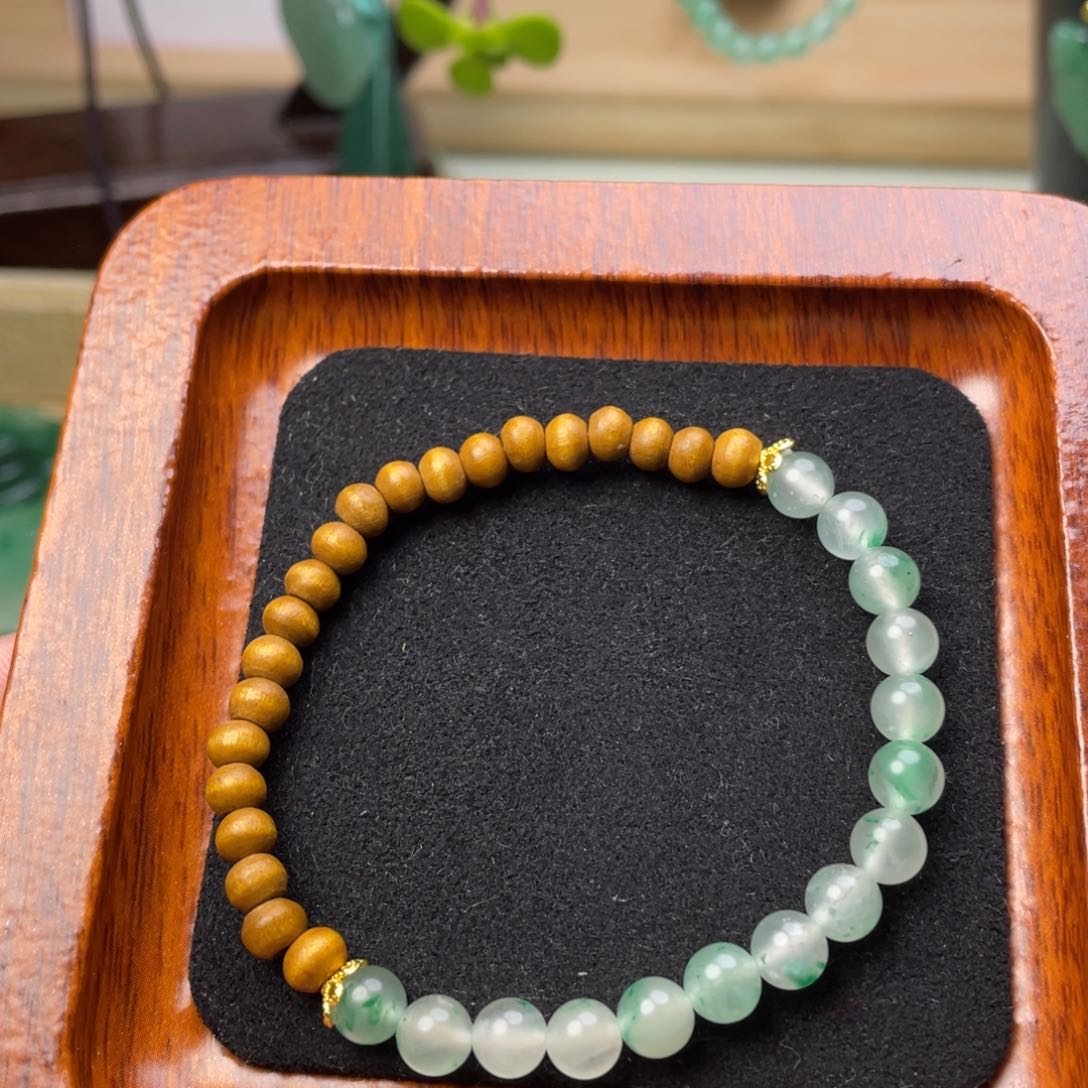 石英质玉颈饰未镶嵌