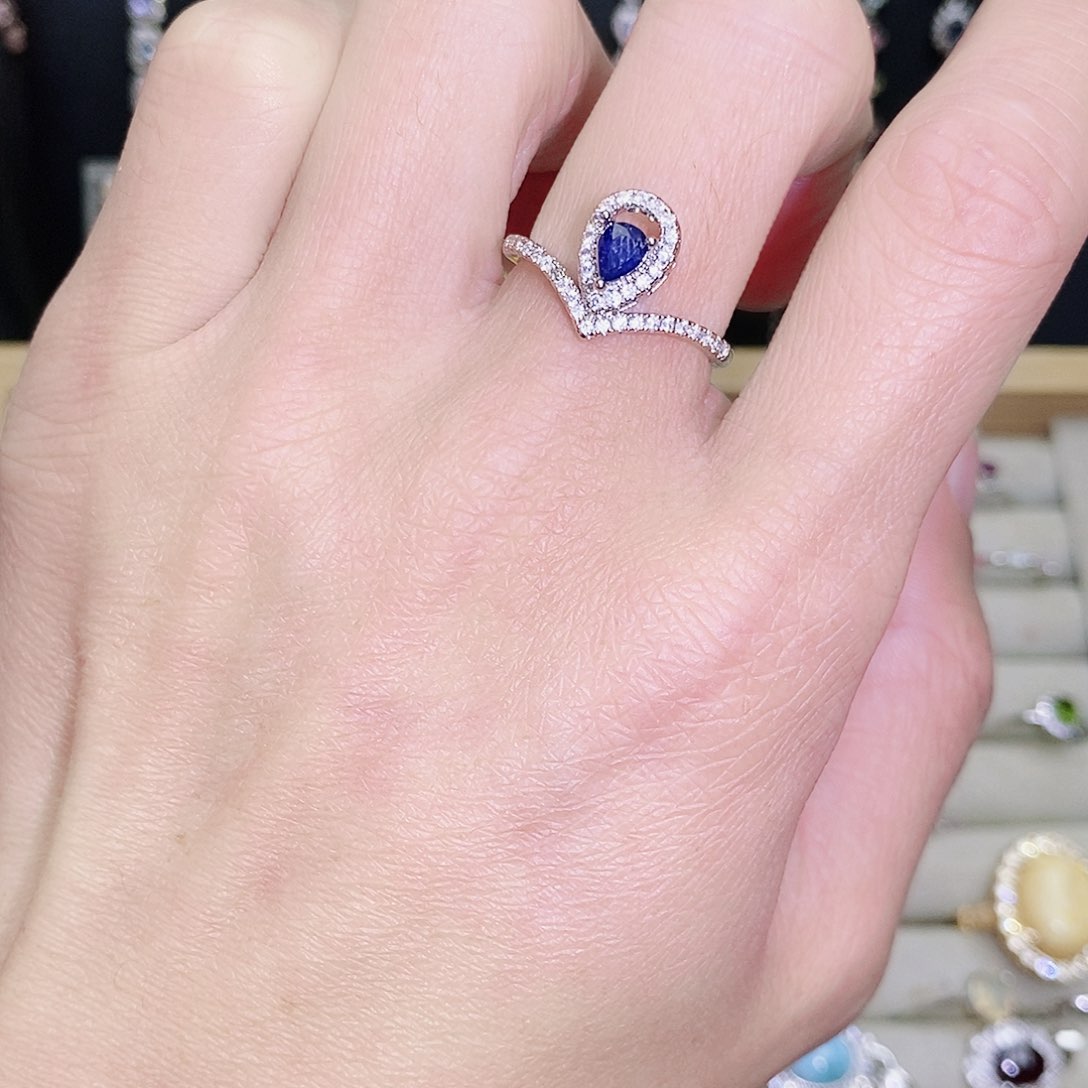 戒指蓝宝石未镶嵌