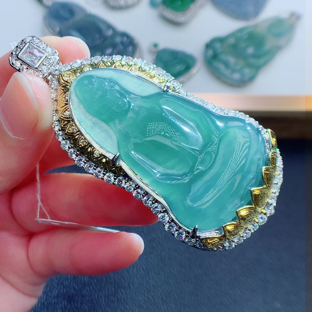 翡翠颈饰未镶嵌翡翠