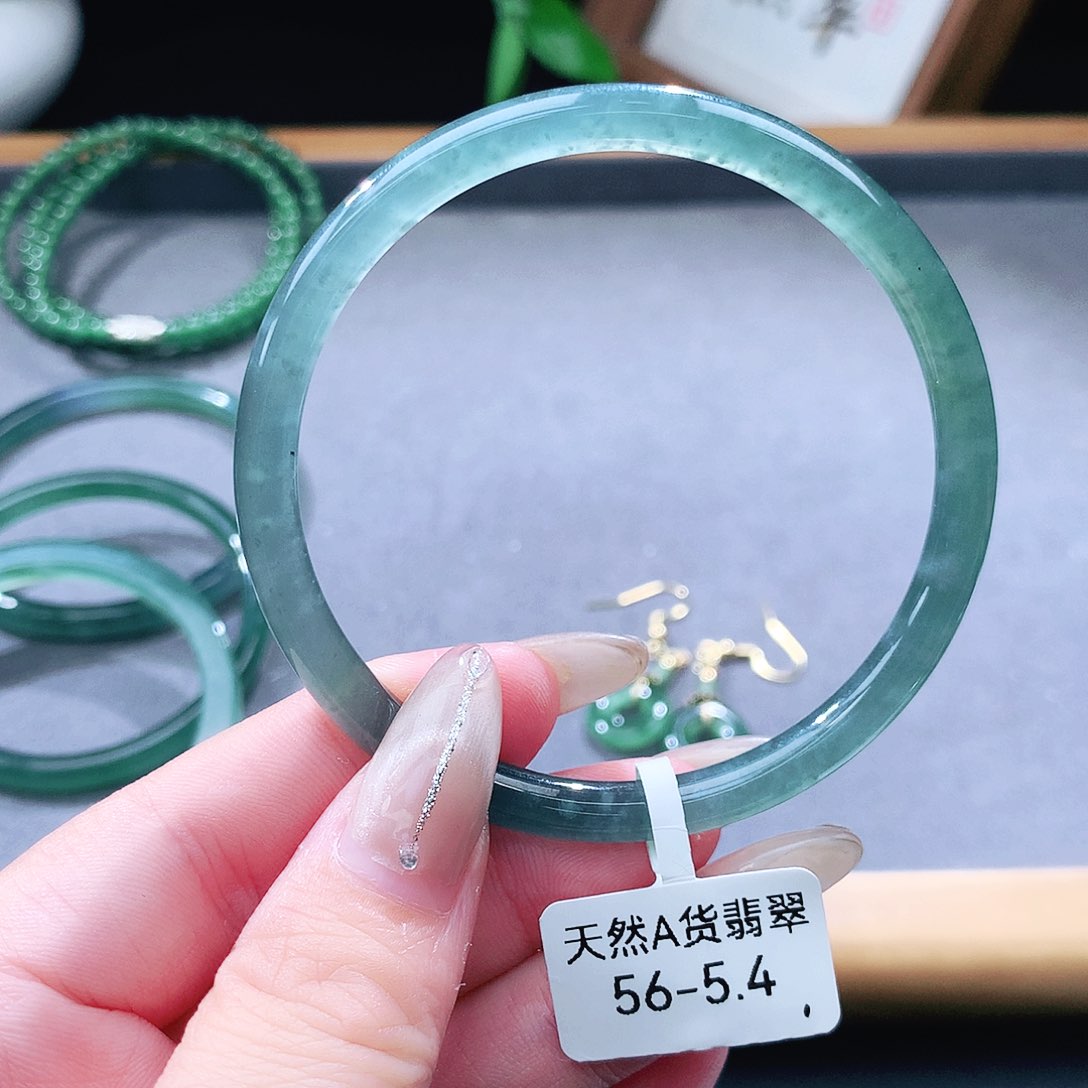 翡翠手镯（圆镯）未镶嵌