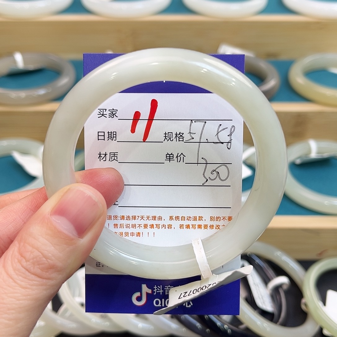 和田玉未镶嵌手镯