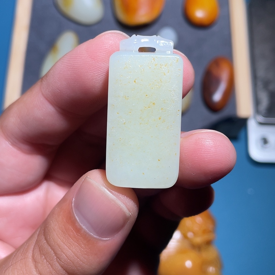 和田玉未镶嵌车挂