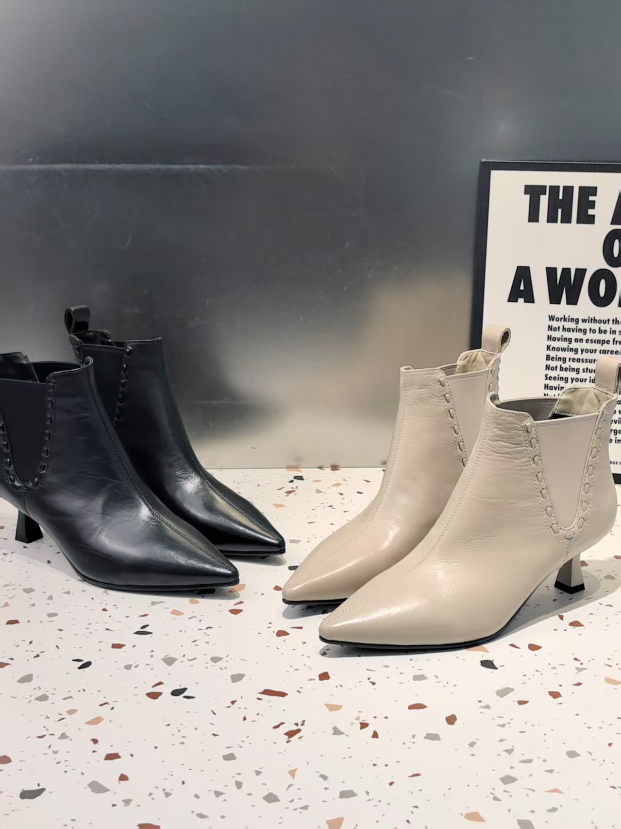 新款时装短靴女尖头气质法式高级感欧货小众4厘米小细跟单靴