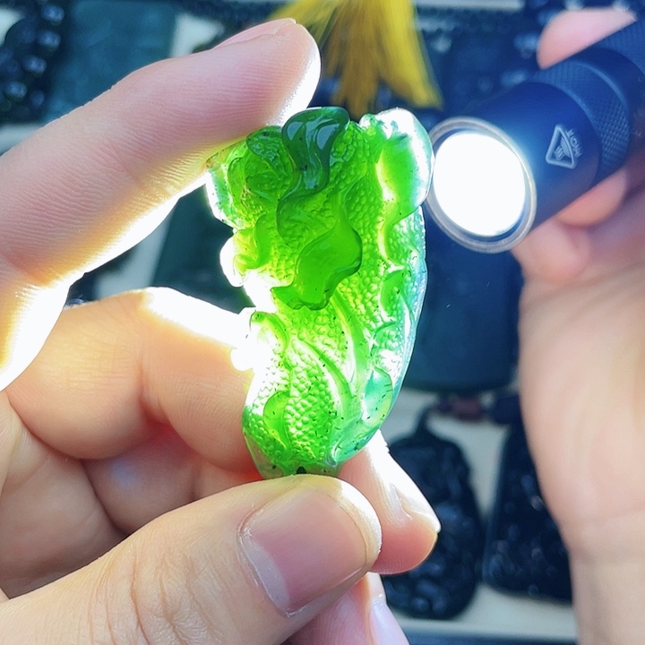 蛇纹石玉未镶嵌挂件