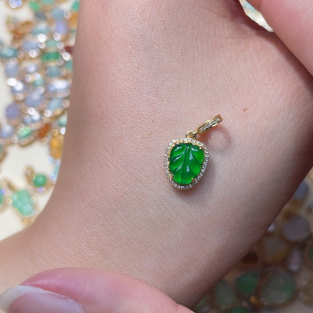 翡翠吊坠(不含链)18K金镶嵌啊*头