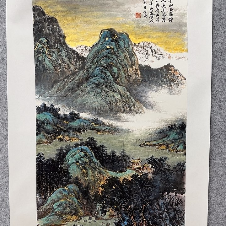 国画花鸟的翅膀和翅膀是白色的