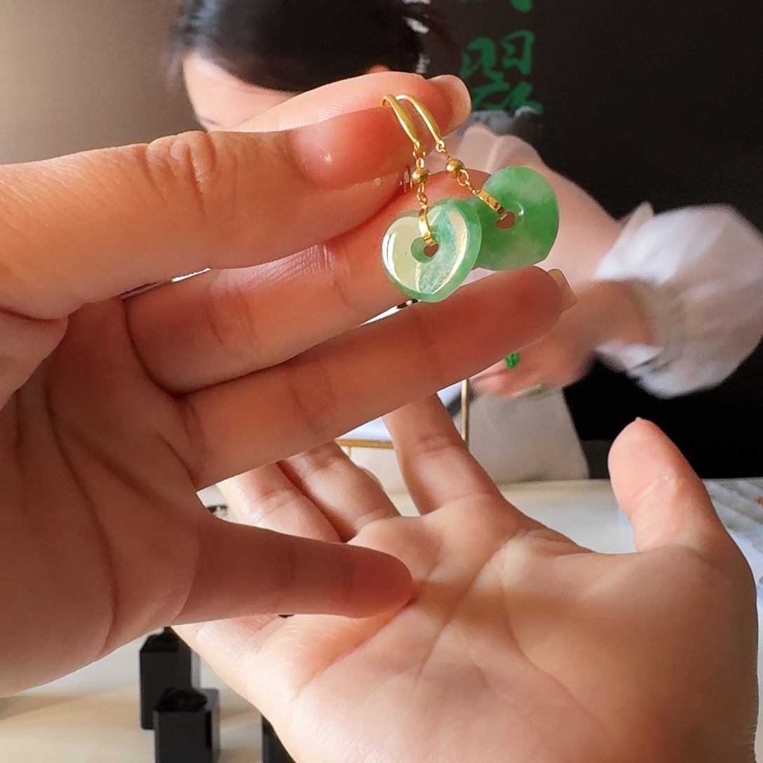 翡翠耳饰18K金镶嵌18k镶嵌处理瑕疵