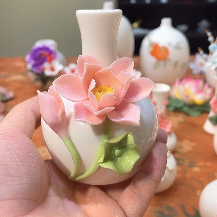 手工陶瓷精致摆件
