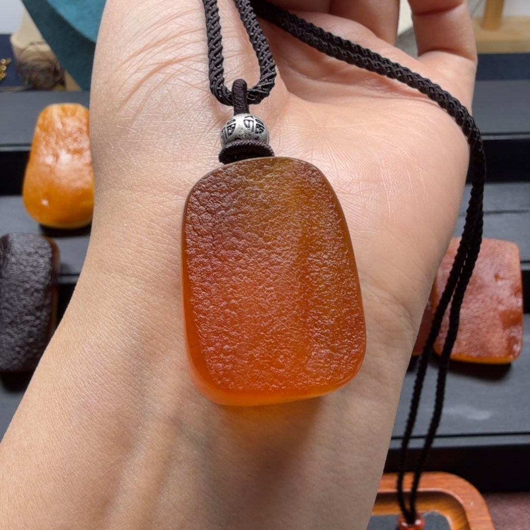 琥珀吊坠(赠链)未镶嵌