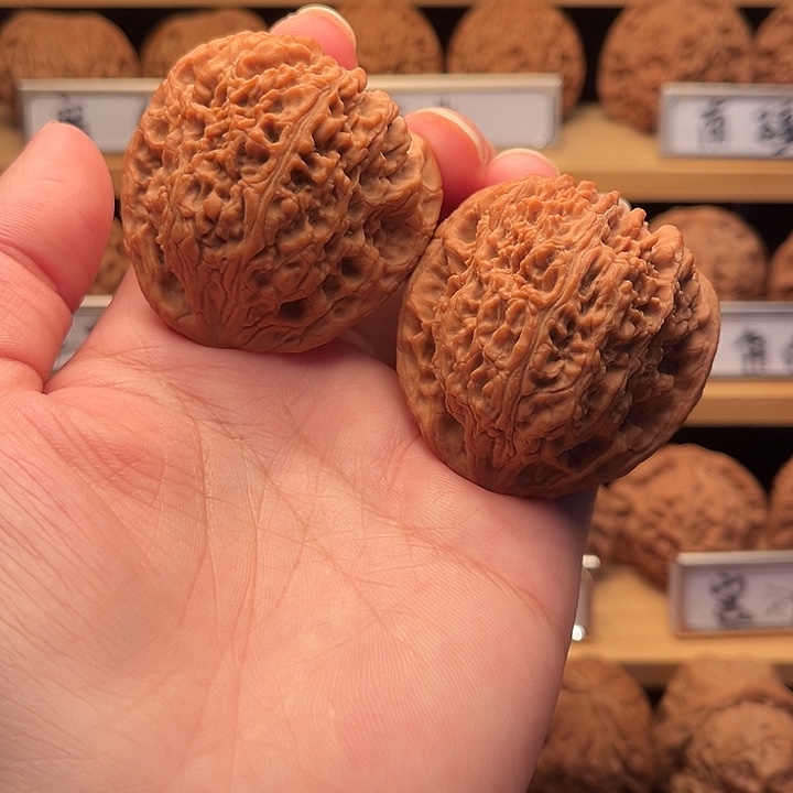 文玩核桃把件44三角疆53克