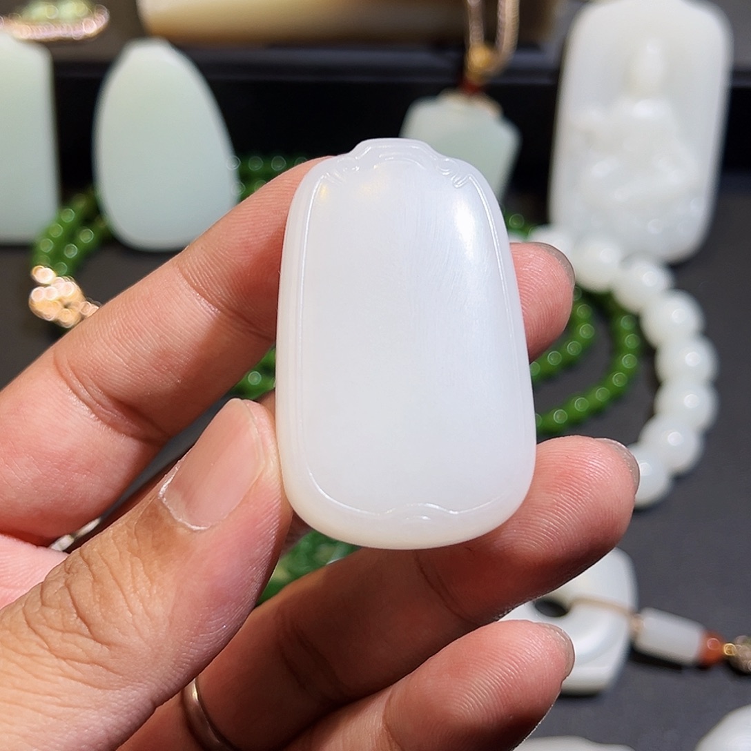 一***星和田玉未镶嵌颈饰