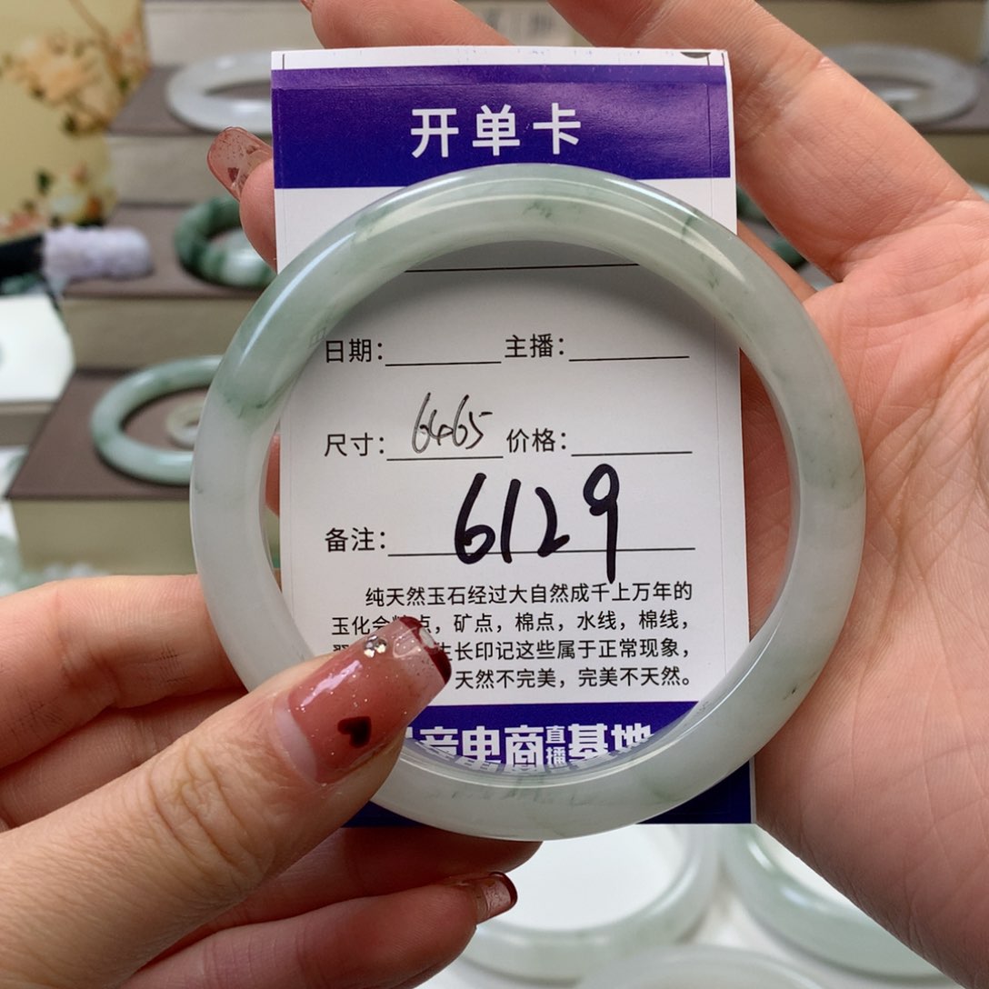 石英质玉手镯未镶嵌小****猪