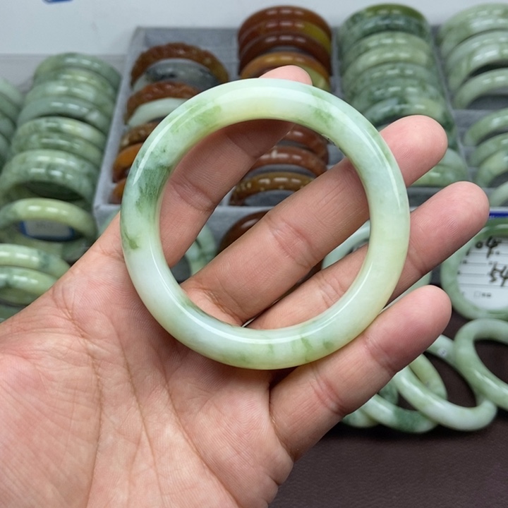 蛇纹石玉手镯未镶嵌怡***