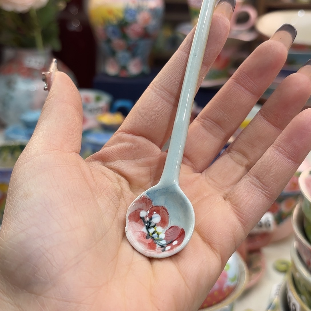 瓷片你在那里上班呀现在