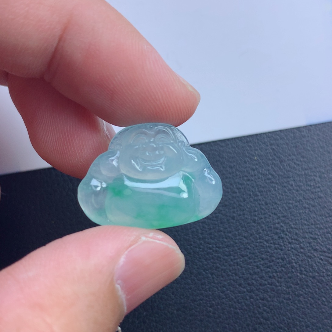 翡翠颈饰未镶嵌佛公