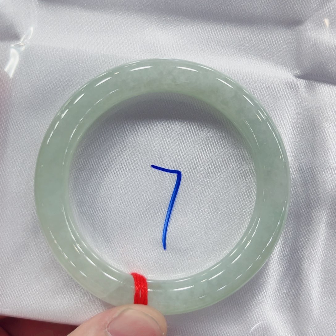 翡翠手镯未镶嵌50圆