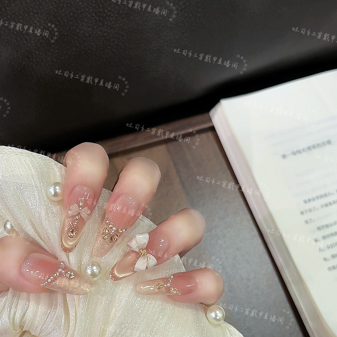 【金色恋人】轻奢显白纯手工穿戴甲光疗甲冰透渐变四季流行10片装