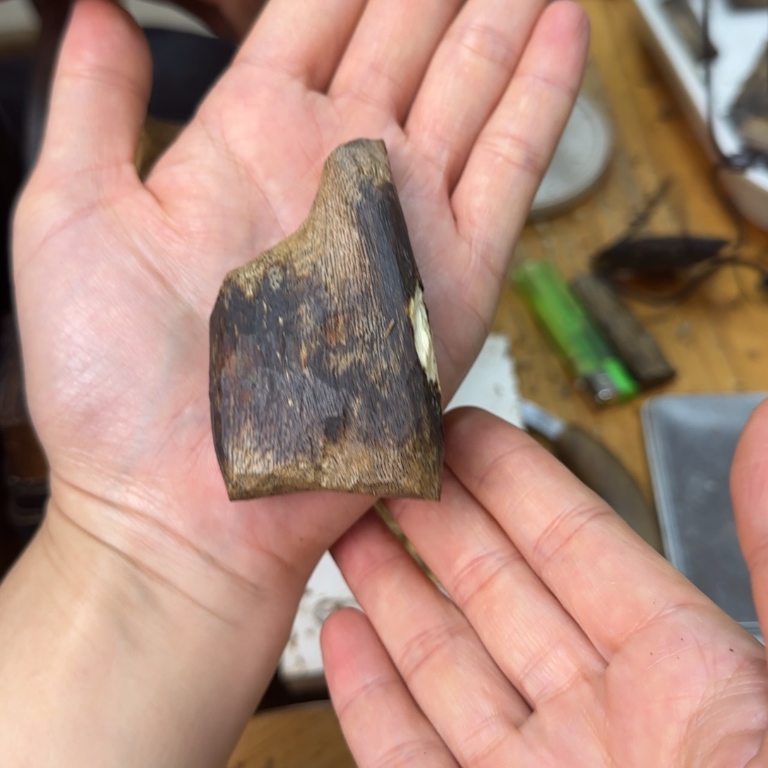 沉香吊坠素牌虫漏孔料