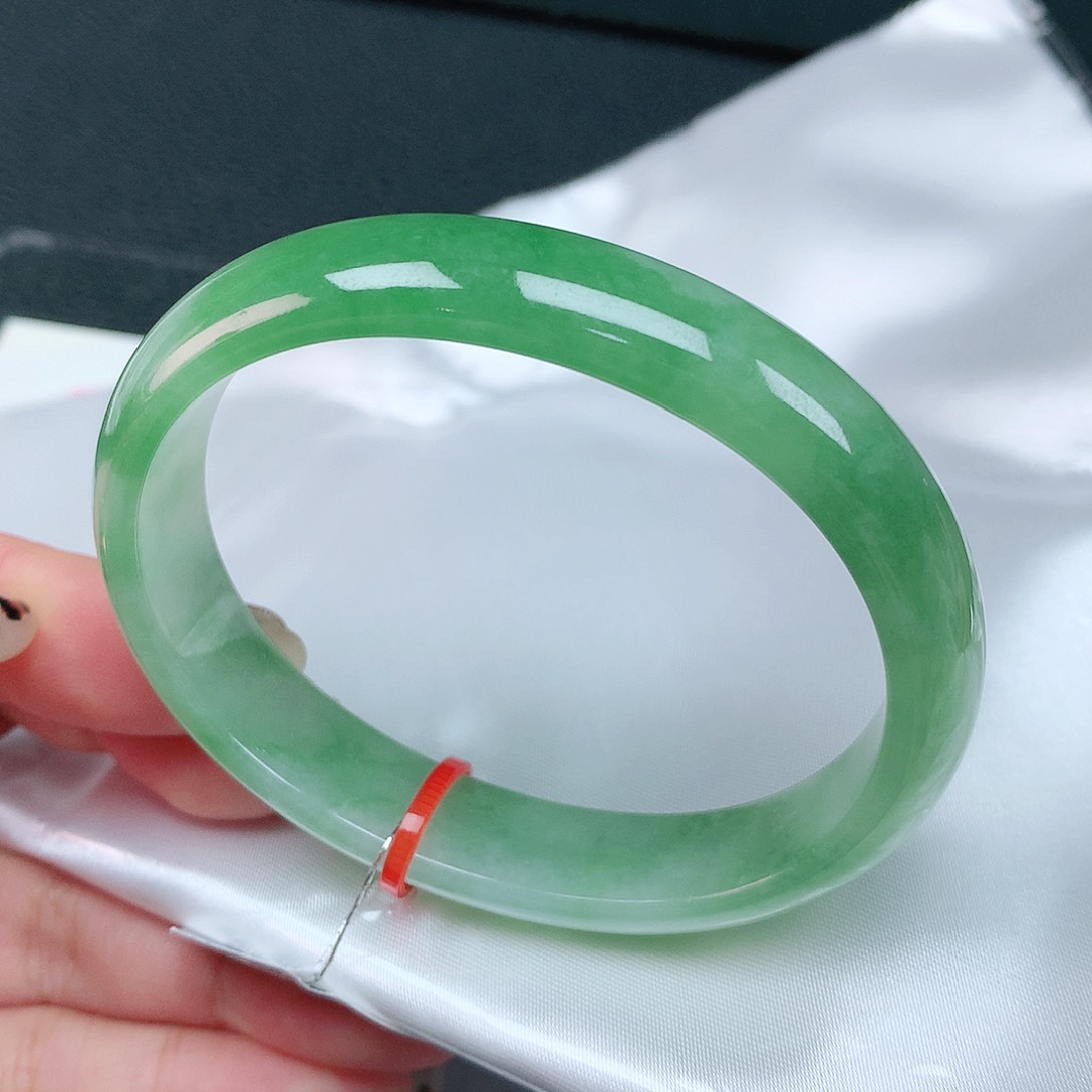 翡翠手镯未镶嵌用****可58贵