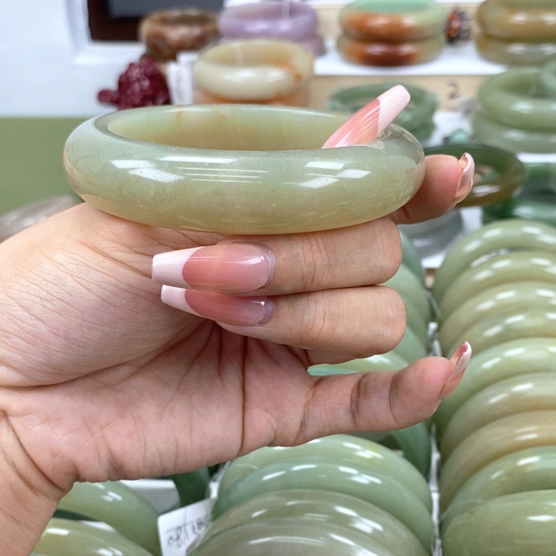 石英质玉手镯未镶嵌$*$